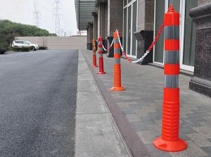 TRAFFIC DELIENATOR POST